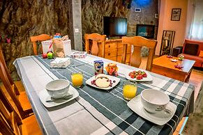 Rural House With Jacuzzi and Fireplace in the Room for 2-4 People