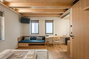 Thallos the Boutique