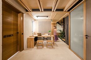 Thallos the Boutique