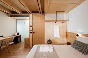 Thallos the Boutique