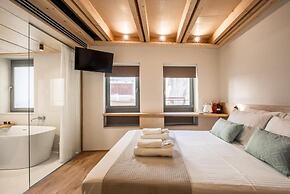 Thallos the Boutique