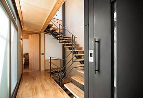 Thallos the Boutique