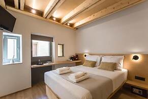 Thallos the Boutique