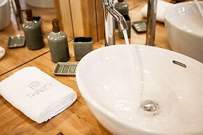 Thallos the Boutique