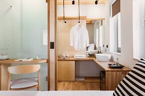 Thallos the Boutique