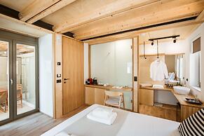 Thallos the Boutique