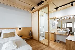 Thallos the Boutique