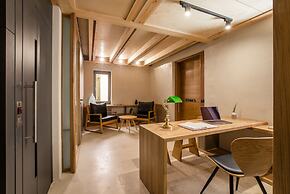 Thallos the Boutique