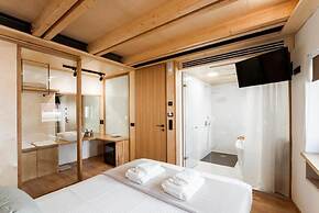 Thallos the Boutique