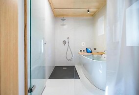 Thallos the Boutique