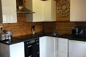 Snowdonia Log Cabin-sleeps 4-garden-pets