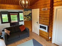 Snowdonia Log Cabin-sleeps 4-garden-pets