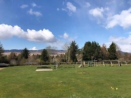 Snowdonia Log Cabin-sleeps 4-garden-pets