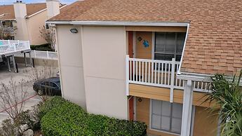 Sea-turtle 302 - Lovely 2br Beach Condo With Resort Amenities! Walk To