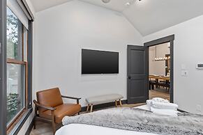 909 Park Ave 5 Bedroom Home by RedAwning