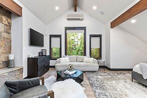 909 Park Ave 5 Bedroom Home by RedAwning