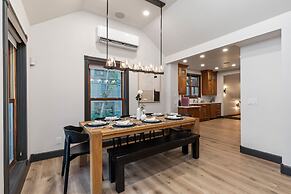 909 Park Ave 5 Bedroom Home by RedAwning