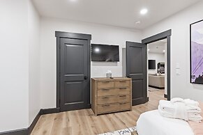 909 Park Ave 5 Bedroom Home by RedAwning