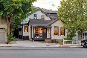 909 Park Ave 5 Bedroom Home by RedAwning