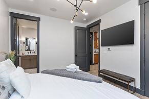 909 Park Ave 5 Bedroom Home by RedAwning