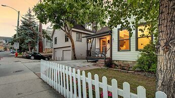 909 Park Ave 5 Bedroom Home by RedAwning