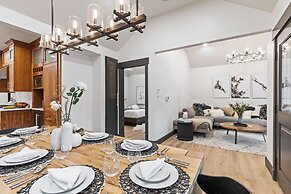 909 Park Ave 5 Bedroom Home by RedAwning