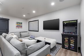 909 Park Ave 5 Bedroom Home by RedAwning