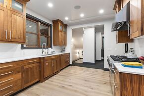 909 Park Ave 5 Bedroom Home by RedAwning