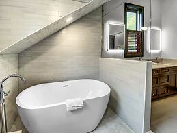 909 Park Ave 5 Bedroom Home by RedAwning