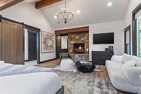 909 Park Ave 5 Bedroom Home by RedAwning