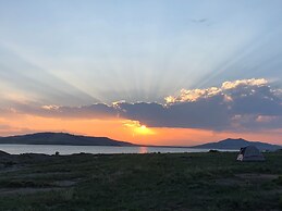 909 Park Ave 5 Bedroom Home by RedAwning