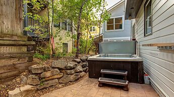 909 Park Ave 5 Bedroom Home by RedAwning