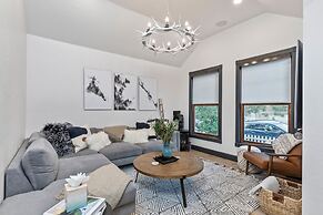 909 Park Ave 5 Bedroom Home by RedAwning