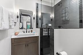 909 Park Ave 5 Bedroom Home by RedAwning