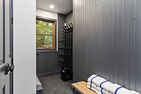 909 Park Ave 5 Bedroom Home by RedAwning