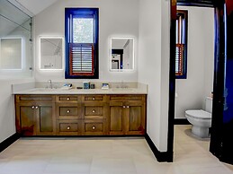 909 Park Ave 5 Bedroom Home by RedAwning