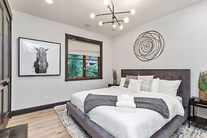 909 Park Ave 5 Bedroom Home by RedAwning