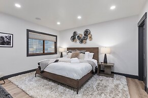 909 Park Ave 5 Bedroom Home by RedAwning