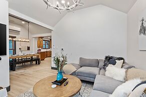 909 Park Ave 5 Bedroom Home by RedAwning