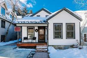 909 Park Ave 5 Bedroom Home by RedAwning