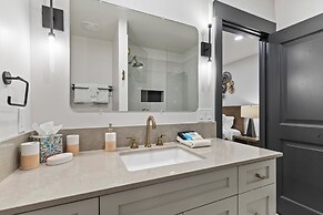 909 Park Ave 5 Bedroom Home by RedAwning