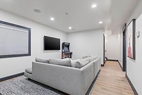 909 Park Ave 5 Bedroom Home by RedAwning