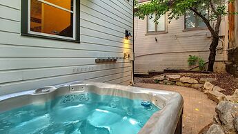 909 Park Ave 5 Bedroom Home by RedAwning