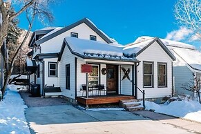 909 Park Ave 5 Bedroom Home by RedAwning