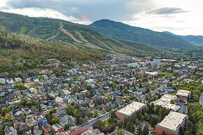 909 Park Ave 5 Bedroom Home by RedAwning