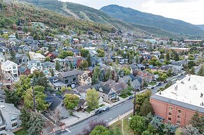 909 Park Ave 5 Bedroom Home by RedAwning