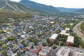 909 Park Ave 5 Bedroom Home by RedAwning