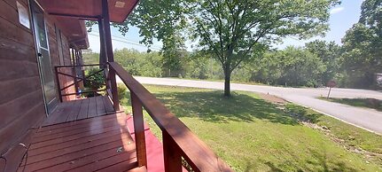 Kozy Cove Cabin - 1 Block to Lake Boat Launch - Covered Boat Parking -