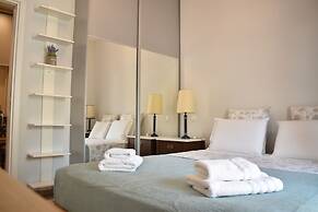 A Skip Away from the Acropolis Museum