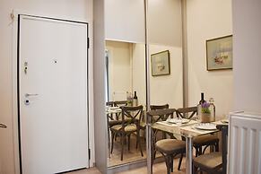 A Skip Away from the Acropolis Museum